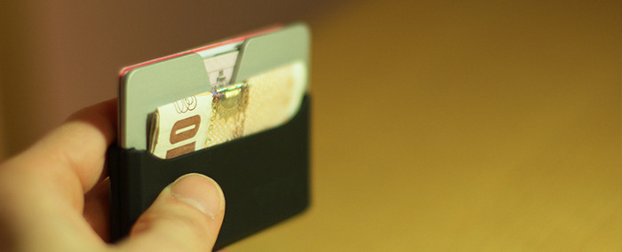You can put notes one side and cards the other.