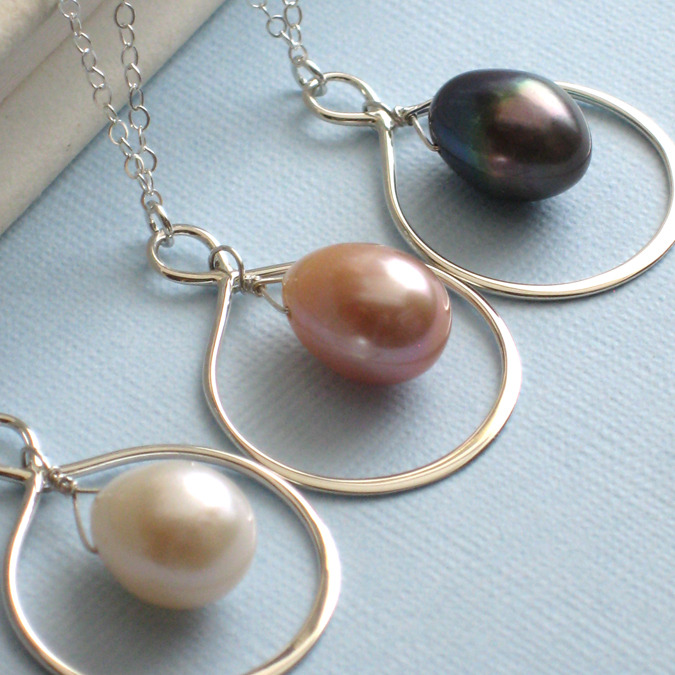 Curve Necklace