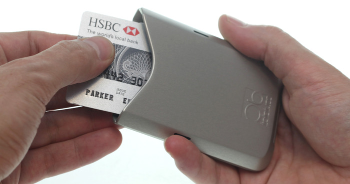 Even when closed its easy to remove or replace cards!