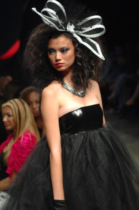 A large bow fascinator rocking the runway