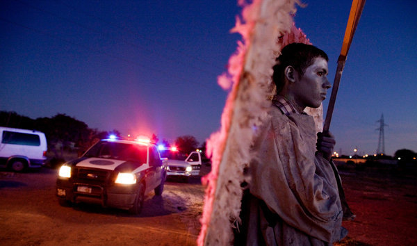 http://www.nytimes.com/2011/11/10/world/americas/angels-in-ciudad-juarez-try-to-reduce-violence.html?_r=0