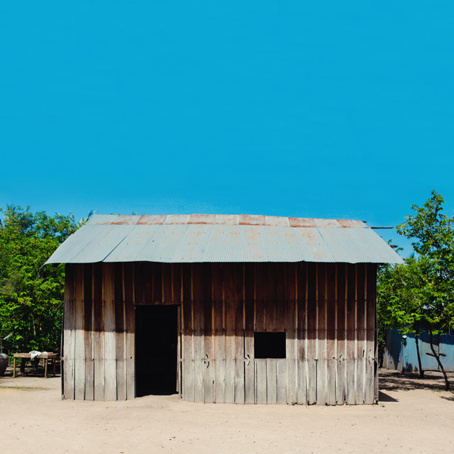A house in the countryside where a family of 7 lives.