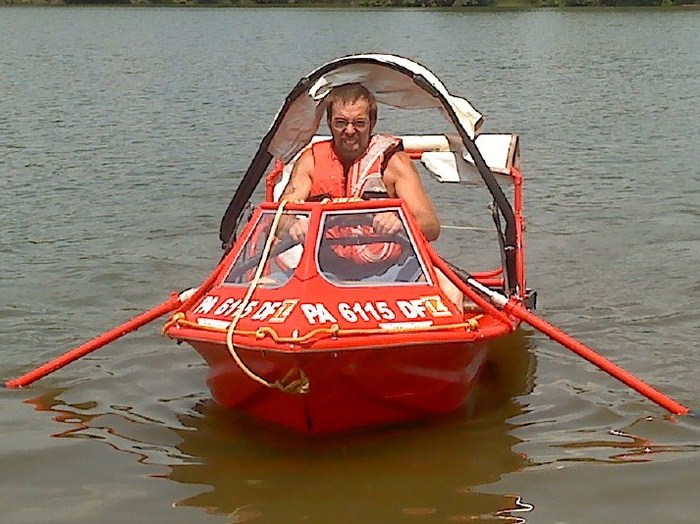 My friend Keith testing our oar design !