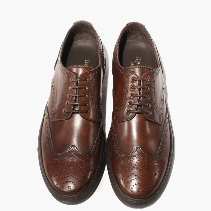 Boron: a brogue style, made comfier. The leather develops a patina over time