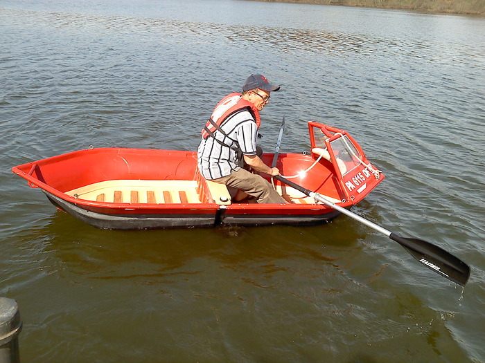 Look closely you will see that these oar's are connected with a swivel This is going to be a reward !