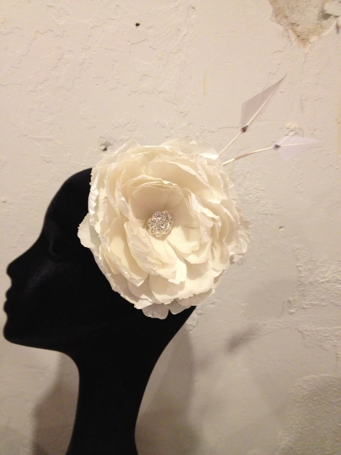 The bridal fascinator incentive... cream & rhinestones!