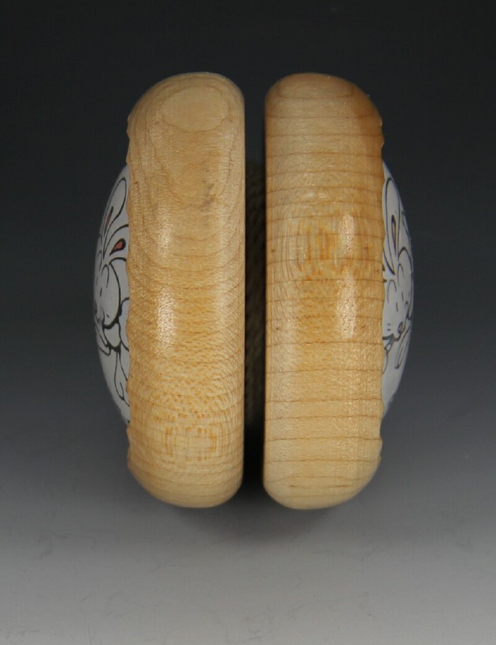 Side view of Maple yoyo