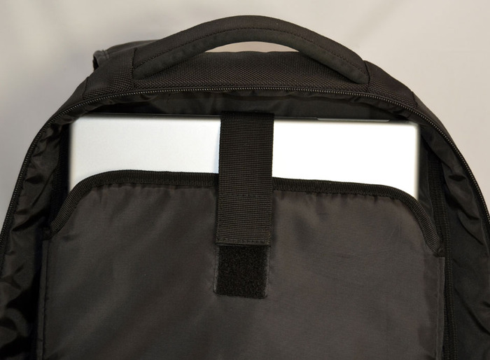 Example of Laptop Space -Laptop Compartment with a Apple Powerbook 17 Inch inside (39cmx26cmx2.5cm)