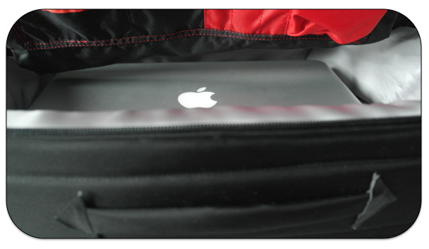 Macbook pocket ideal for laptops up to 15"