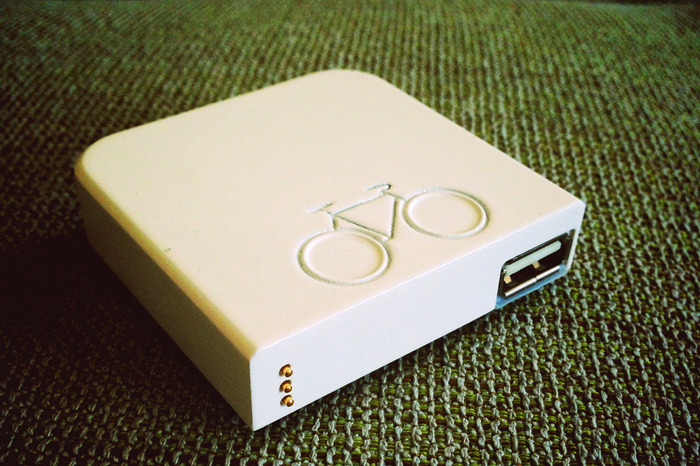 The Atom's removable battery pack in white