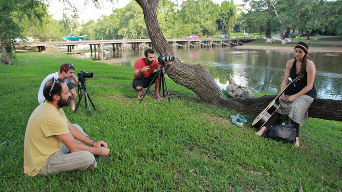 El Crew entrevistando a Andrea Joy en San Andrés, Belize.