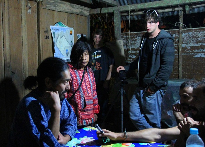 El Crew con Sato y Don Kayum en la Selva Lacandona, Chiapas, México.