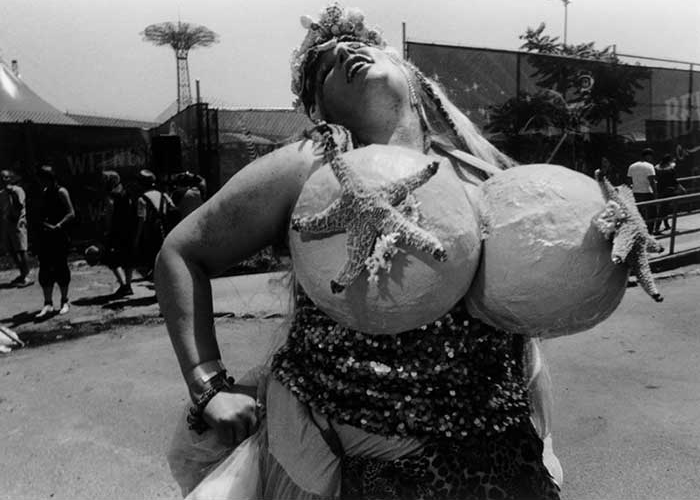 The Happy Mermaid ©Harvey Stein 2010.