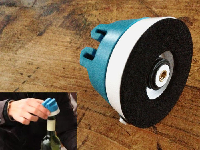 Rubberised base, standard tripod connection and wine bottle mount!