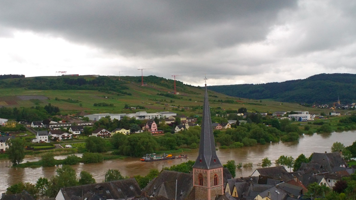A dark cloud over The Mosel Valley at the construction site