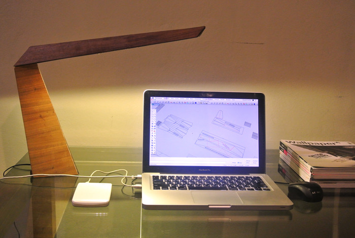 The bright and special no glare LED on your working desk provides an ideal working environment.
