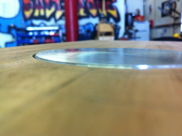 Depth setting the Duo's floating control knob. The Duo's custom designed control surface is machined from solid aluminum and only touches the spindle to which it is mounted. This ensures smooth operation and fluid performance.