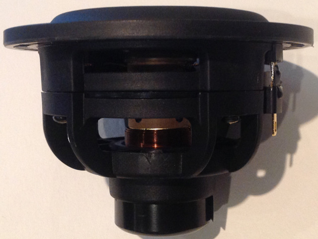 Out with the old and in with the new. The Duo features the world's only miniature long-throw subwoofer. With a floating voice-coil and a dual layer rubber surround system, this 3" sub shares features with many full size competition subwoofers.
