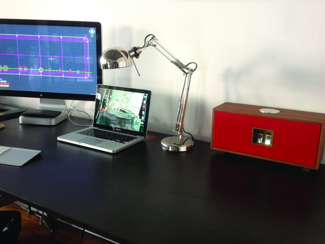 A desktop Duo in Geranium
