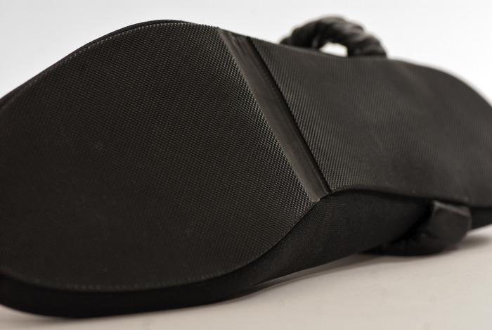 Full rubber outsole with a skived mid-section.