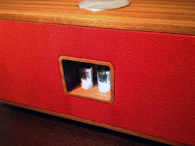 The Duo is separated into two groups: the analog side and the digital side. The heart of every Tubecore system rest with it's Hybrid Tube Amplifier.