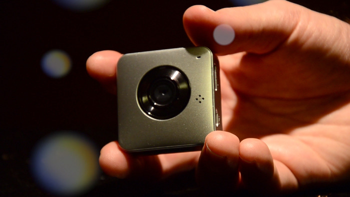 Detach your ParaShoot and use the advanced four finger technique to capture steady shots from multiple angles