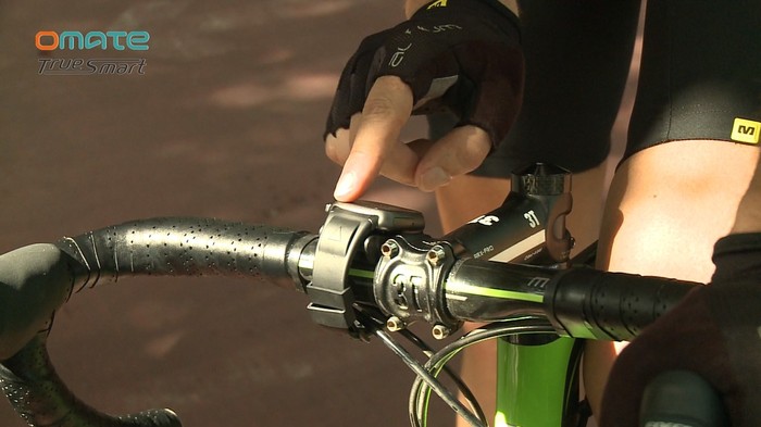 Tracking Apps, GPS, Social Media, Music Player - Cycling for a day without missing a beat !!
