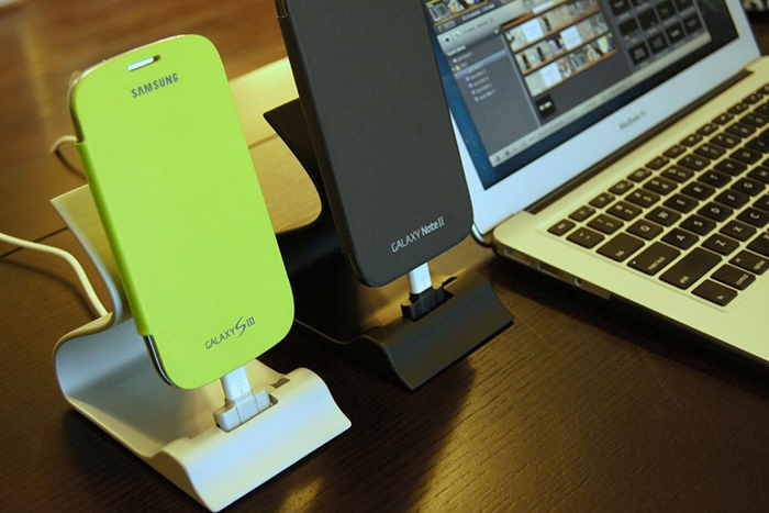 Galaxy S3 and Galaxy Note 2 on Sarvi Docks