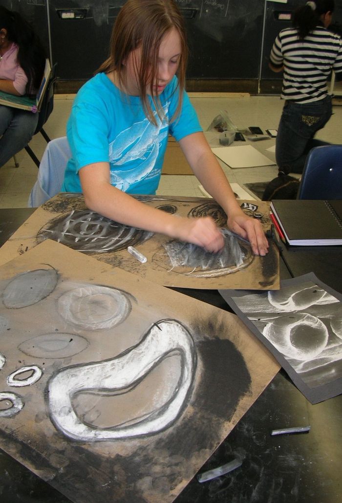 Drawing cells large scale in 7th grade science class