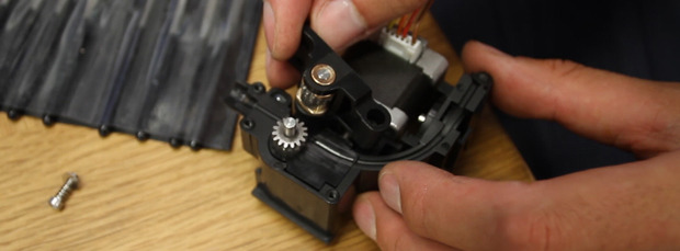 Robox Extruders can apply a lot of precisely controlled pressure to the filament feed without any slipping, they also monitor movement to ensure errors can be detected fast and to enable the Pause/Resume feature.