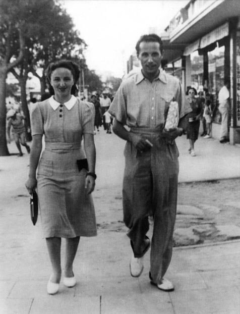 Miriam and Rudi stroll through Tel-Aviv, in the late 1930's