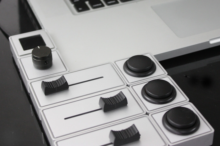 Palette with a Matte Aluminum finish