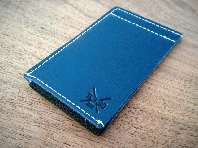 The Clean-Cut Wallet: the perfect combo of leather and elastic.