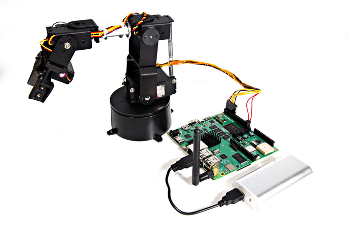 Controlling robot arm with an external battery