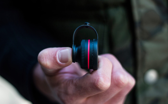 * The twin-lid keeps your lens clean, and makes it is easy to cover both sides with the single piece design. The twin-lid can be attached to the case with its plug-in feature.