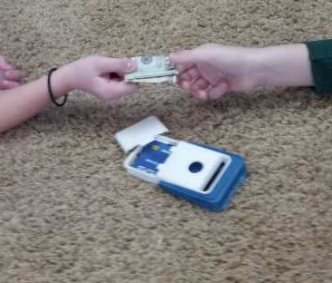 Can store up to 8 credit cards or a backup battery.