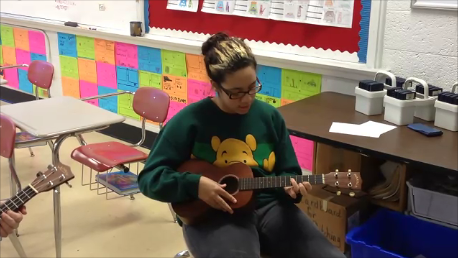 Desaree plays Uke for the first time!