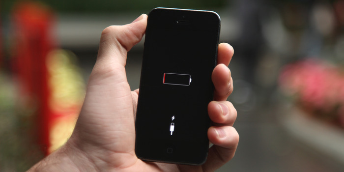 We all use our smartphones constantly and running out of power between the workplace and home is an occurrence that is all too familiar: whether we forget to charge it, left the charger behind, or we’ve used it more than we realized.