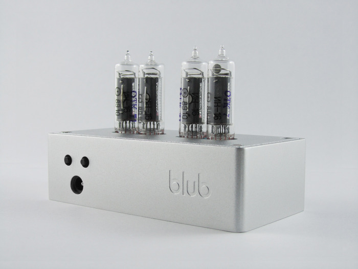 Rear 3/4 view – Here you can see the two ‘mode set’ buttons and the 12V power input.
