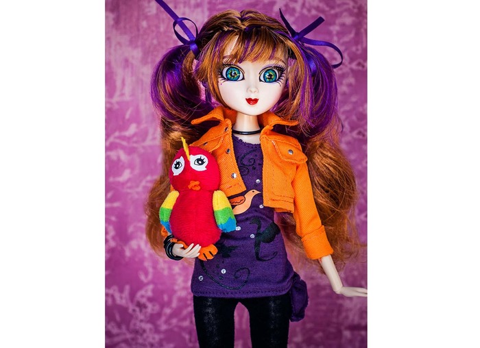 Evee with her pet parrot Lulu