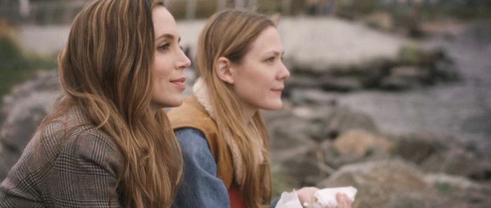 Bianca (Eliza Dushku) and Jane (Louisa Krause) on set in Brooklyn, New York