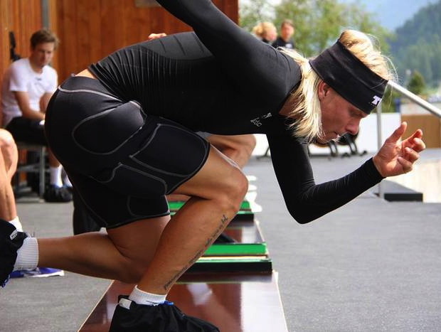 Netherlands Olympic Speedskating Member trains in Force™ shorts