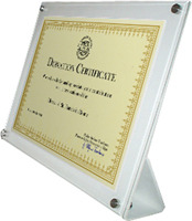 Donation certificate engraved in a Plexiglas plaque personalized with the name of the donor