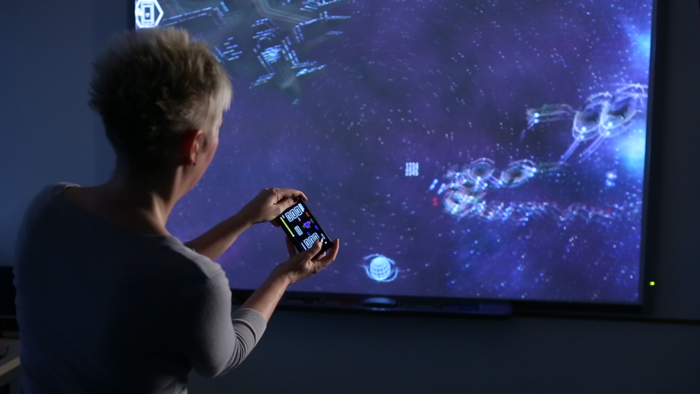 Using a phone to pilot your ship!