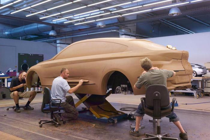 Above: Matt (centre) leading an advanced BMW project.