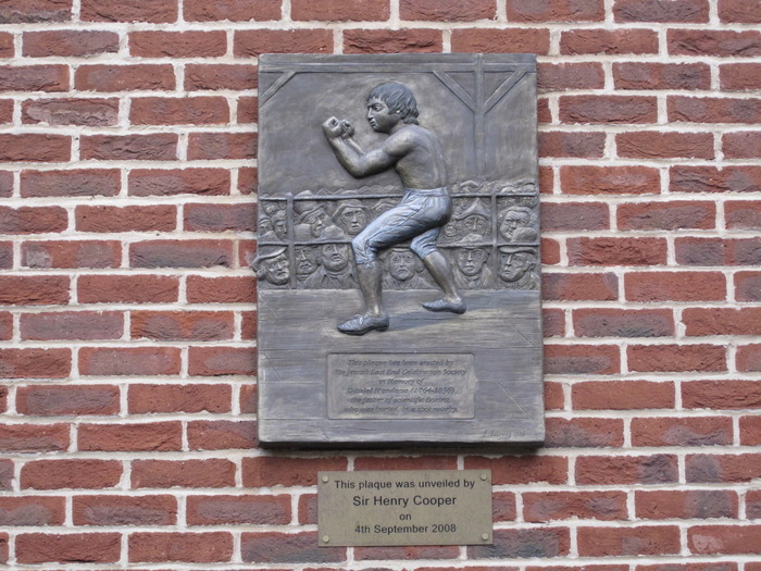 Mendoza plaque