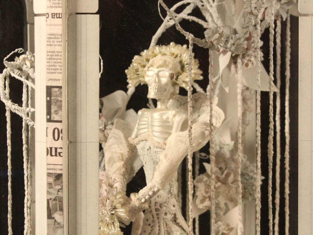HERMOSOS HUESOS (Beautiful Bones); Art Exposition + Book's video poster