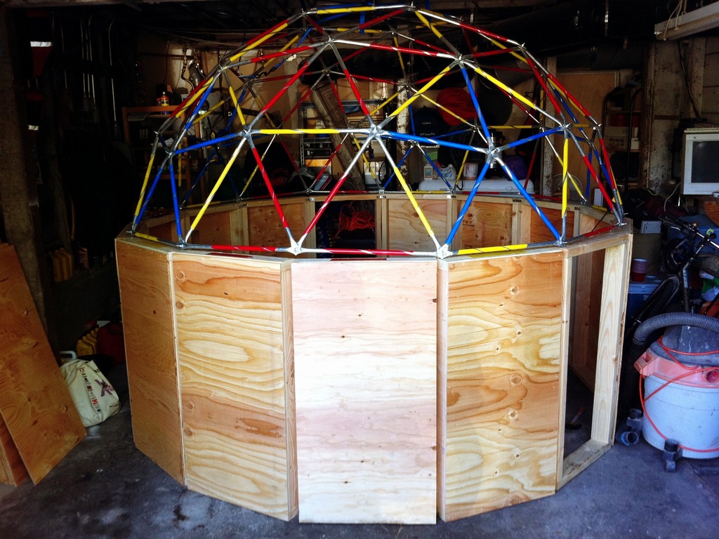 Solarium - A solar planetarium in the desert's video poster