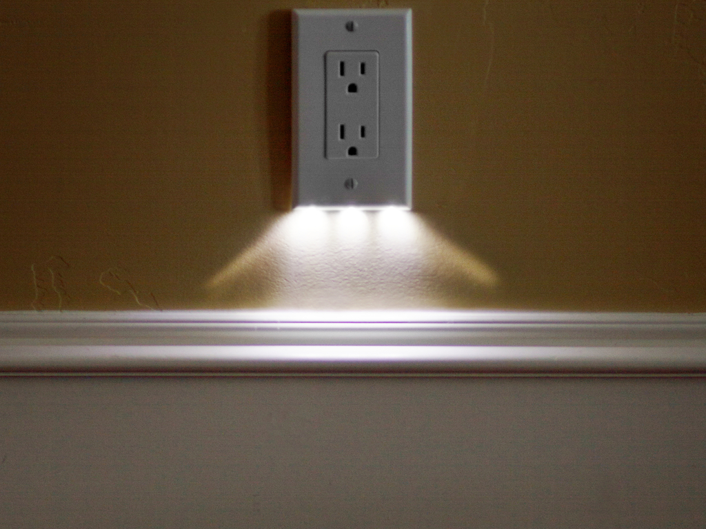 The SnapRays Guidelight by Snap Power : Illuminate your life's video poster